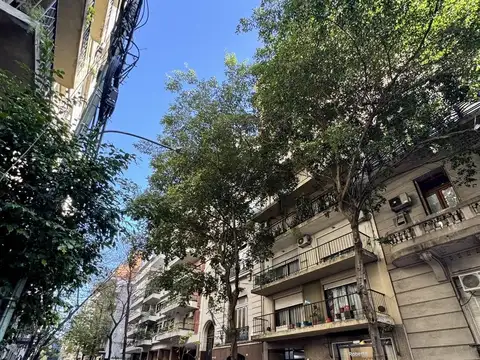 Departamento en venta en Recoleta de dos ambientes con dependencia de servicio