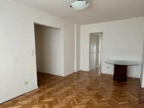 Departamento en venta en Recoleta de dos ambientes con dependencia de servicio