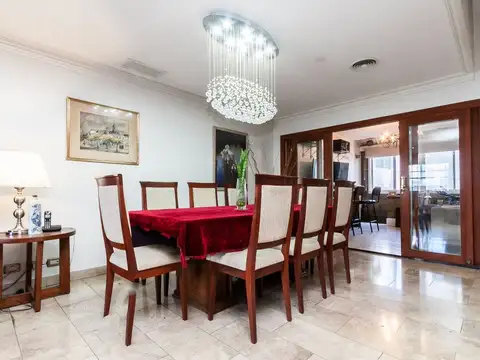 Casa en Venta con 3 cocheras