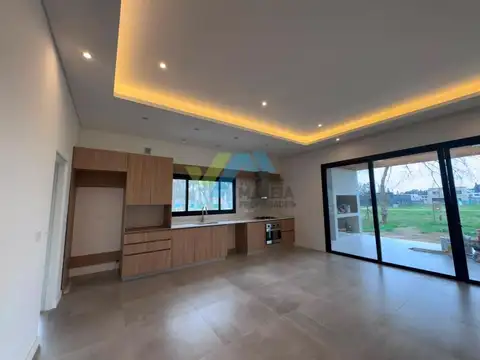 Casa 5 ambientes con 3 baños