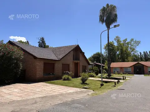 Casa 5 ambientes con 3 baños