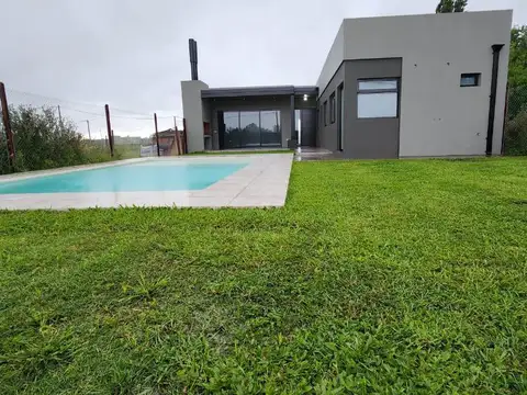 Casa 5 ambientes con 1 baño
