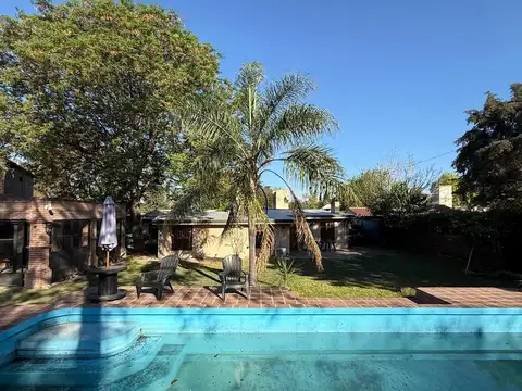 Casa 4 ambientes con 2 baños