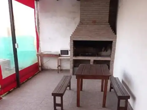 CASA CON QUINCHO Y PILETA