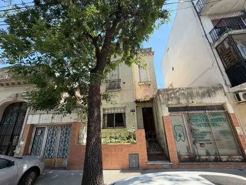Venta Casa a refaccionar en Flores Norte