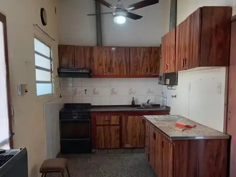 Casa 4 ambientes con 1 baño