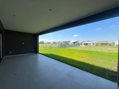 CASA EN VENTA 4 DORMITORIOS EN RIBERAS PUERTOS ESCOBAR