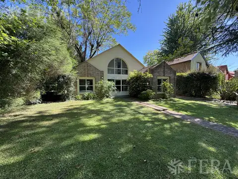 Venta de Casa 3 ambientes con jardín en Country el Carmen Hudson