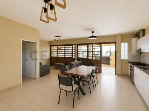 Casa en Venta con 3 cocheras