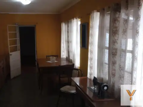 Casa 6 ambientes con 1 baño