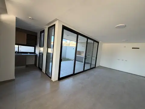 Depto Tipo Casa en Alquiler de 4 ambientes