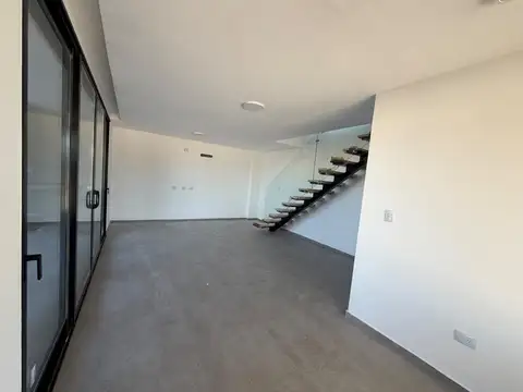 Depto Tipo Casa en Alquiler de 3 dormitorios