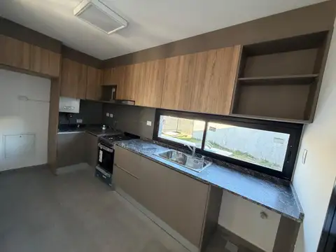 Depto Tipo Casa 4 ambientes con 3 baños