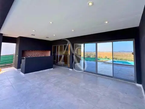 Casa 4 ambientes con 3 baños