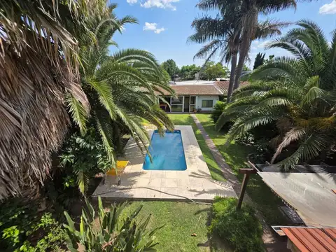 Venta casa con parque arbolado y pileta San Miguel