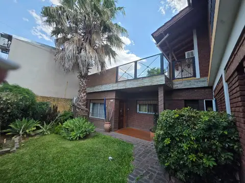 Venta casa con parque arbolado y pileta San Miguel