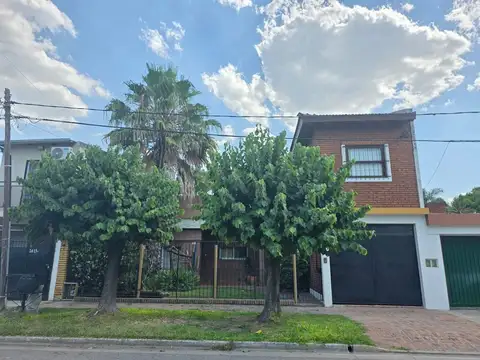 Casa 5 ambientes con 3 baños