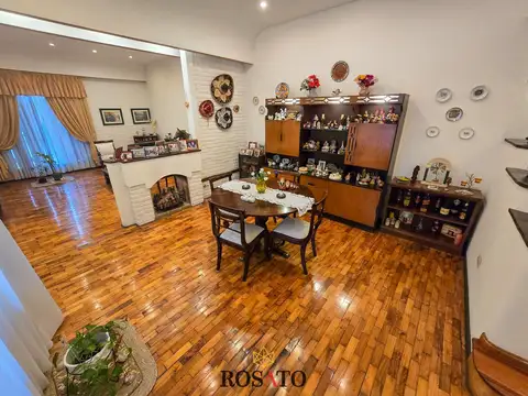 Casa en Venta con 2 cocheras