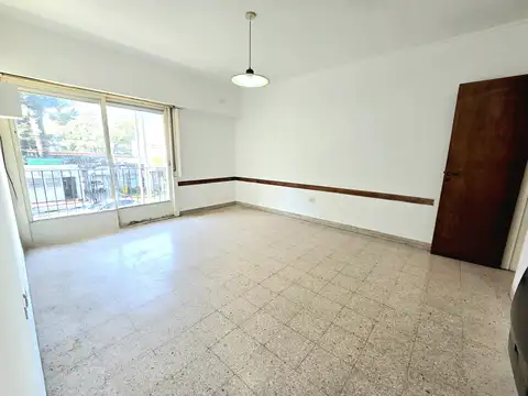 56 entre 13 y 14 - 2 Dormitorios. Apto Mascotas, disponibilidad inmediata.
