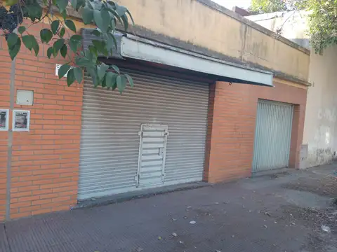 LOCAL DE 70 MT2 CON ESPACIO AEREO PROPIO.-