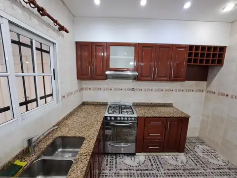 Depto Tipo Casa 3 ambientes con 2 baños