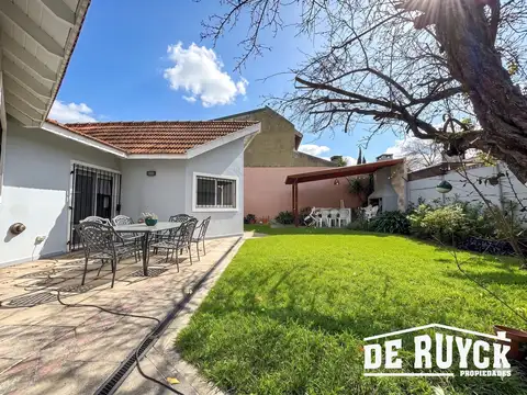 Casa 4 ambientes con 3 baños
