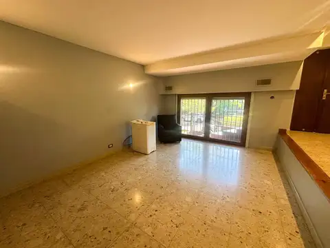 Casa 5 ambientes en venta Villa Adelina con pileta y jardin