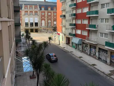 2 Ambientes con dependencia y balcón a la calle