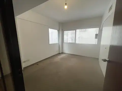 Oficina 5 ambientes con 2 baños