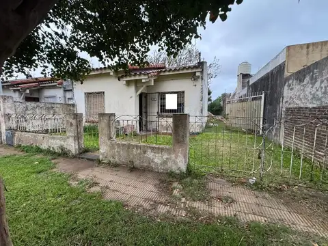 Gran lote con casa a reciclar