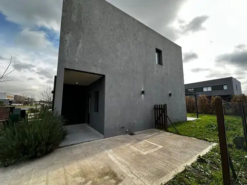 Casa en Alquiler en Manzanares, USD 900