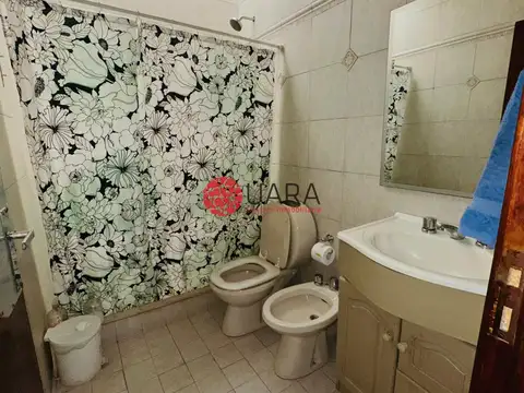 CASA EN VENTA AMPLIA CON POSESIÓN INMEDIATA