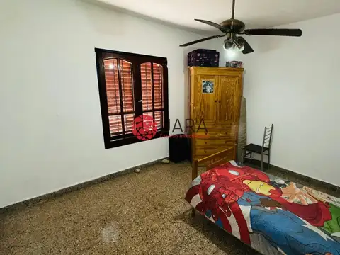 CASA EN VENTA AMPLIA CON POSESIÓN INMEDIATA