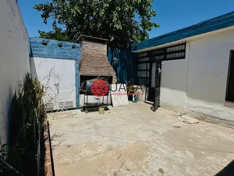 CASA EN VENTA AMPLIA CON POSESIÓN INMEDIATA