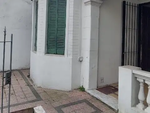 HERMOSA CASA A 5 CUADRAS DE LA ESTACION DE LANUS  