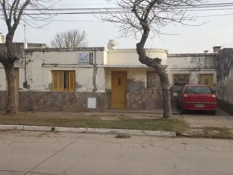 Dos casas linderas en Serodino. Oportunidad 