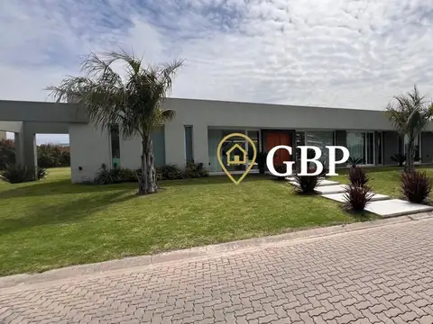 Casa en Venta con 6 cocheras