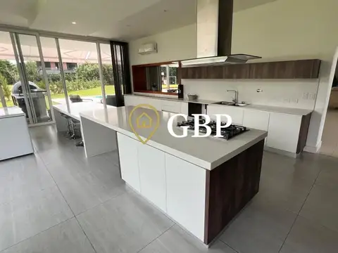 Casa en Venta en Tristán Suárez, USD 729.000