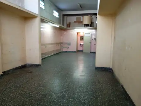 DEPÓSITO O LOCAL DE 52 M² CUBIERTOS CON 2 BAÑOS