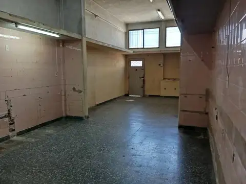 Local en Alquiler en Piñeyro, $ 450.000