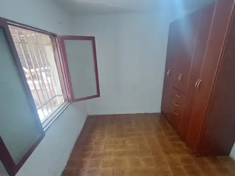 Casa 5 ambientes con 1 baño