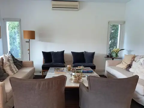 Casa 6 ambientes con 3 baños