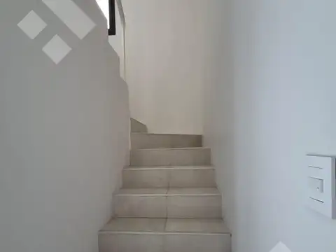 Depto Tipo Casa en Alquiler con 1 cocheras