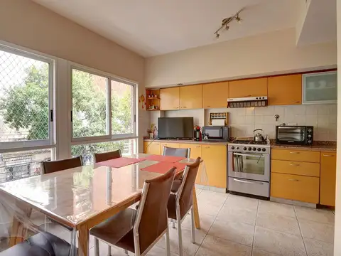 VENTA PISO UNICO DE 4 AMBIENTES  BALCON COCHERA EN VILLA URQUIZA!