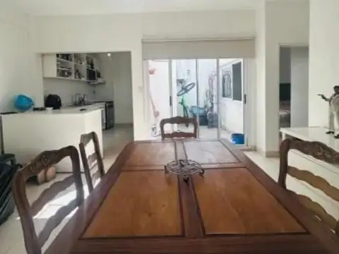 Aristóbulo Del Valle e/ Chacabuco y Caseros