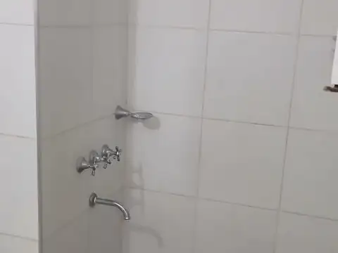 Depto Tipo Casa en Alquiler en Isidro Casanova, $ 650.000