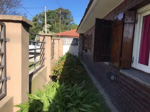 Casa 3 ambientes con 2 baños