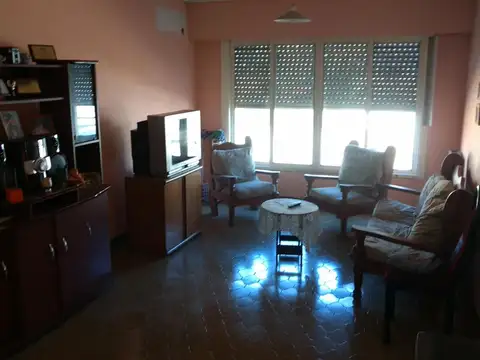 Depto Tipo Casa 4 ambientes con 1 baño