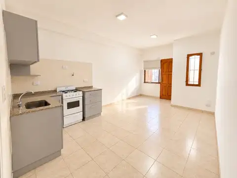 Depto Tipo Casa en Alquiler en Martín Coronado, $ 800.000