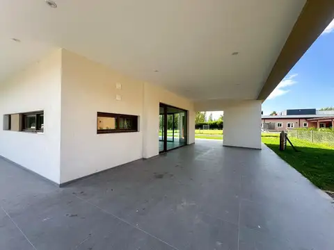 Casa 4 ambientes con 4 baños